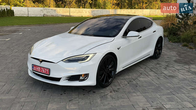 Ліфтбек Tesla Model S 2017 в Луцьку