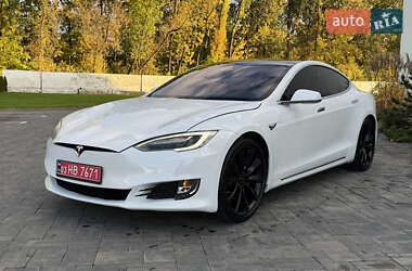 Лифтбек Tesla Model S 2017 в 