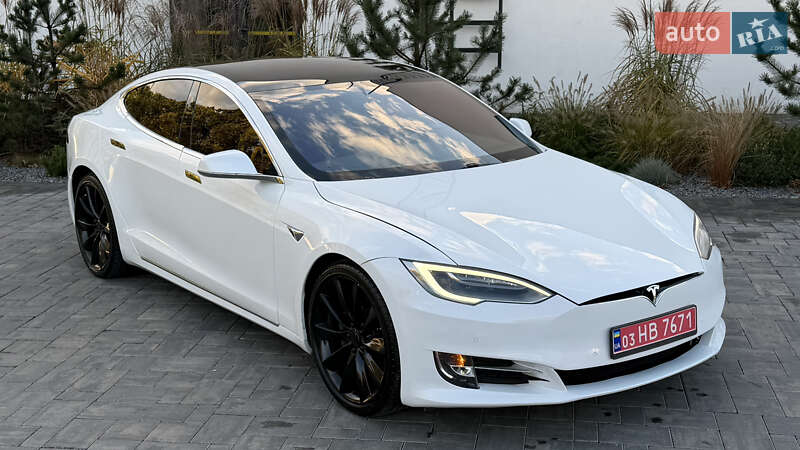 Ліфтбек Tesla Model S 2017 в Луцьку