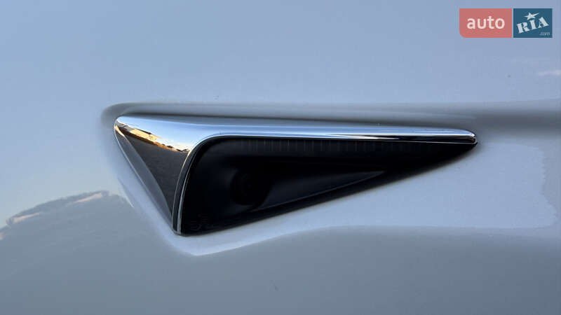 Ліфтбек Tesla Model S 2017 в Луцьку