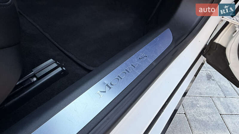 Ліфтбек Tesla Model S 2017 в Луцьку