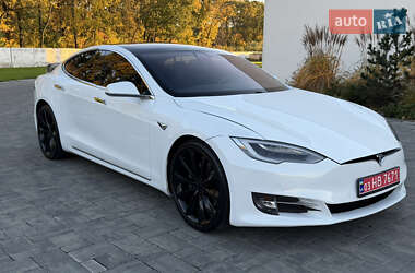 Лифтбек Tesla Model S 2017 в 