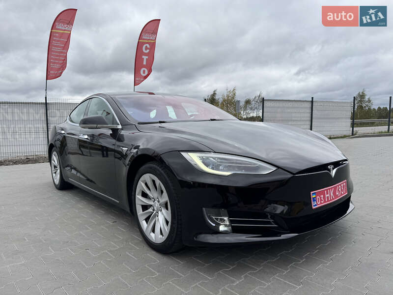 Лифтбек Tesla Model S 2017 в Ирпене