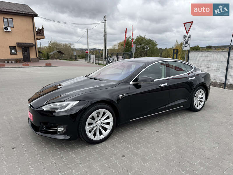 Лифтбек Tesla Model S 2017 в Ирпене