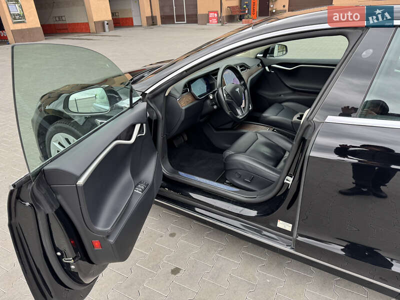 Лифтбек Tesla Model S 2017 в Ирпене