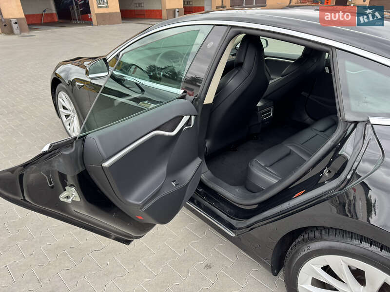 Лифтбек Tesla Model S 2017 в Ирпене