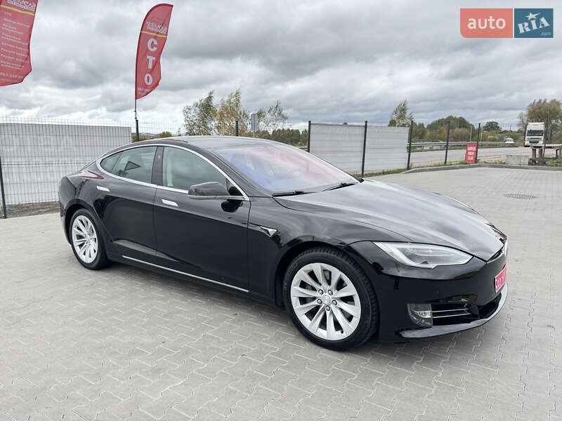 Лифтбек Tesla Model S 2017 в Ирпене