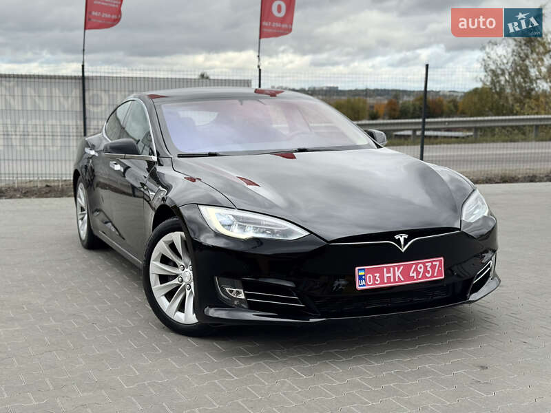 Лифтбек Tesla Model S 2017 в Ирпене