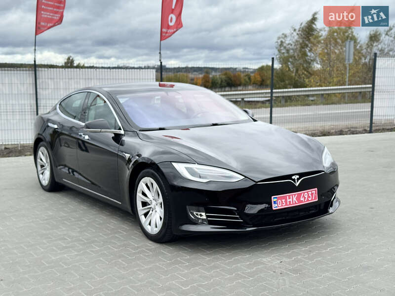 Лифтбек Tesla Model S 2017 в Ирпене