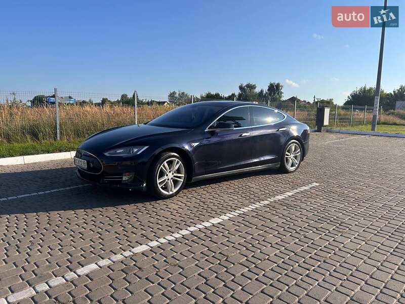Лифтбек Tesla Model S 2013 в Львове