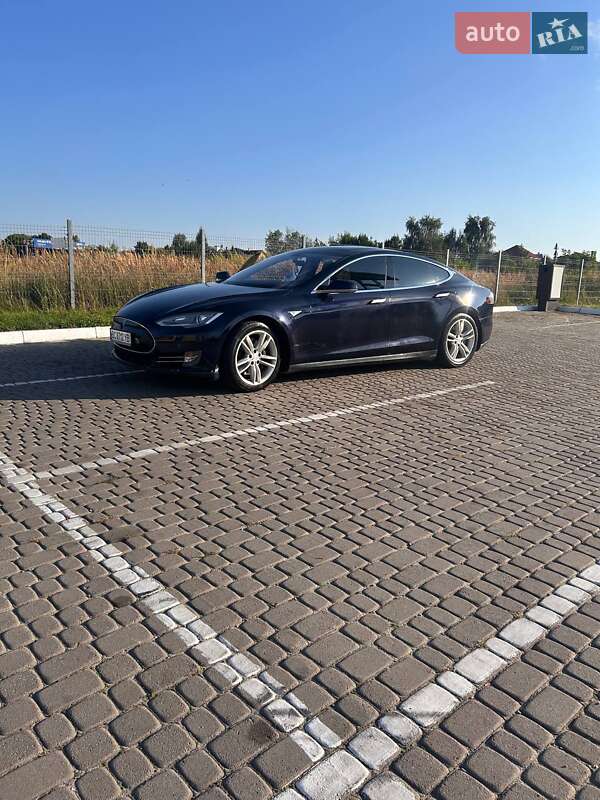 Лифтбек Tesla Model S 2013 в Львове