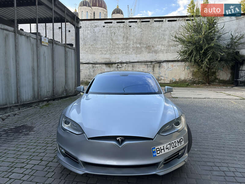 Лифтбек Tesla Model S 2013 в 