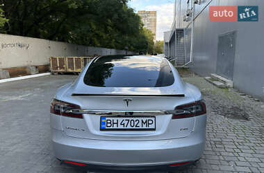 Лифтбек Tesla Model S 2013 в 