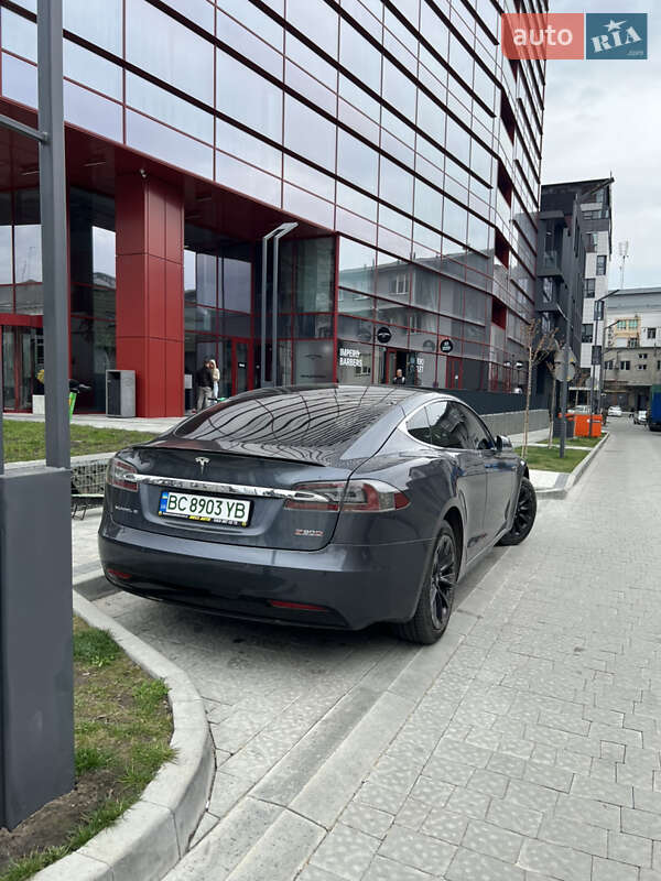 Лифтбек Tesla Model S 2016 в Львове