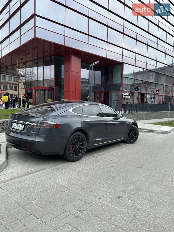 Лифтбек Tesla Model S 2016 в Львове