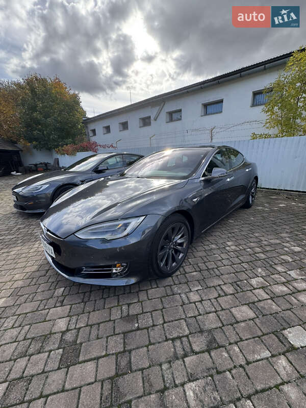 Ліфтбек Tesla Model S 2020 в Івано-Франківську
