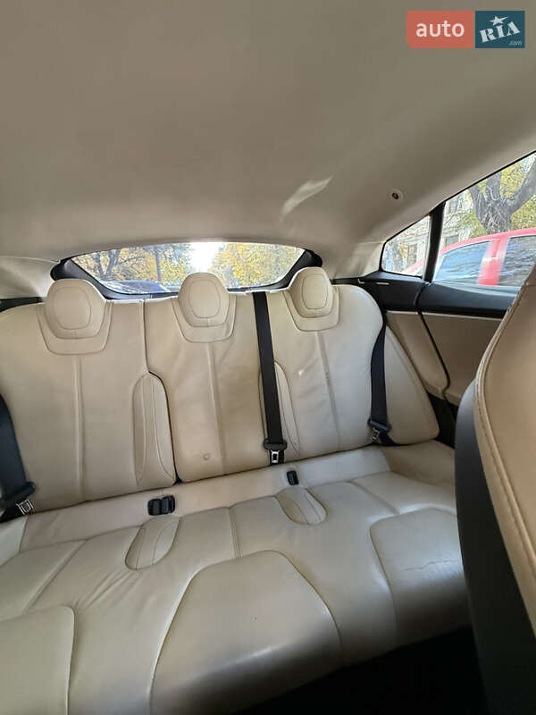 Ліфтбек Tesla Model S 2013 в Черкасах