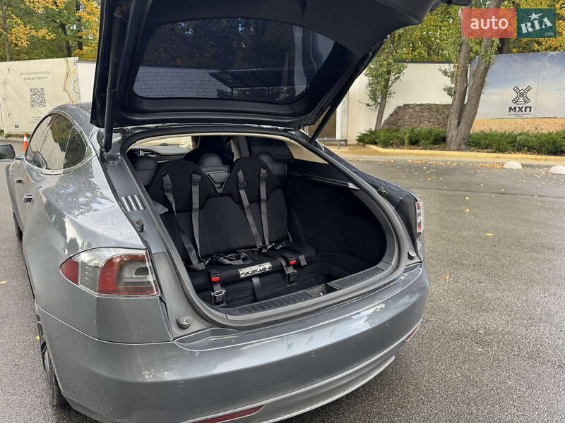 Лифтбек Tesla Model S 2013 в Киеве