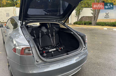 Лифтбек Tesla Model S 2013 в 