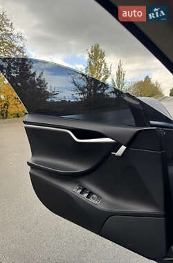 Лифтбек Tesla Model S 2013 в 