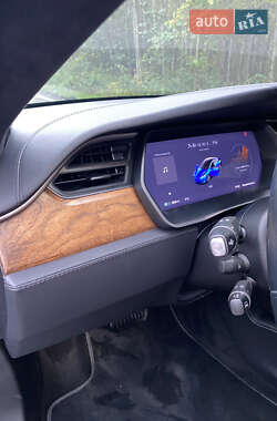Лифтбек Tesla Model S 2019 в 