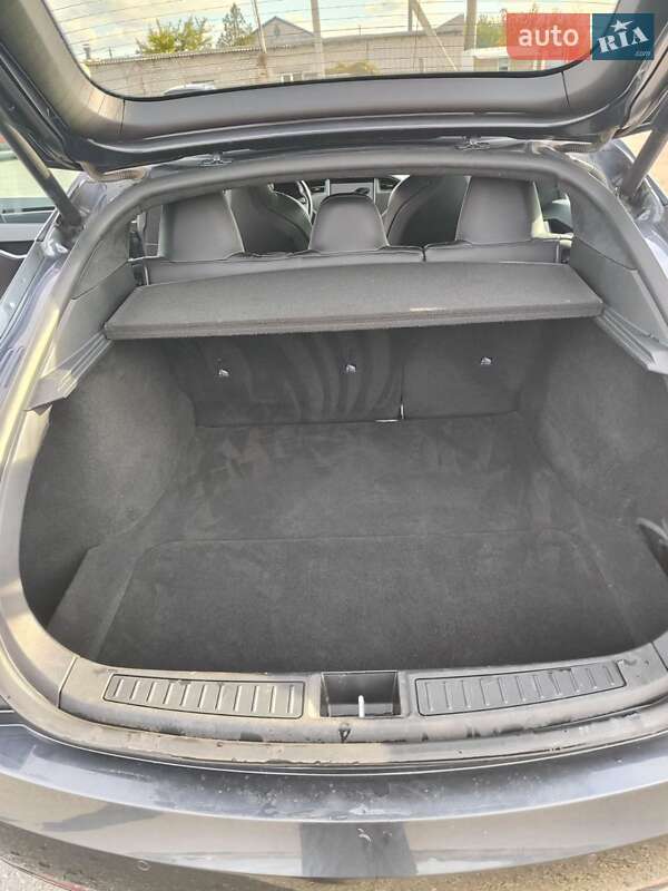 Лифтбек Tesla Model S 2018 в Кобеляках