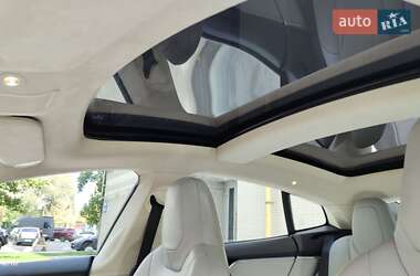 Лифтбек Tesla Model S 2016 в Киеве