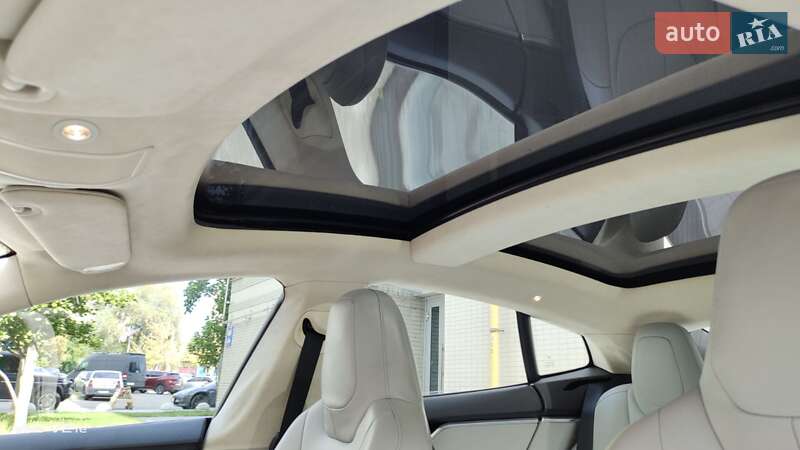 Ліфтбек Tesla Model S 2016 в Києві