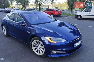 Лифтбек Tesla Model S 2016 в Киеве