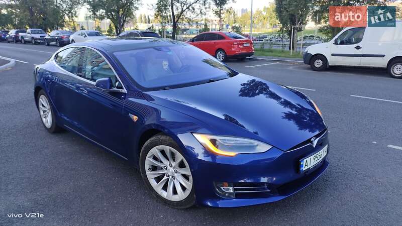 Ліфтбек Tesla Model S 2016 в Києві