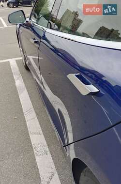 Лифтбек Tesla Model S 2016 в Киеве