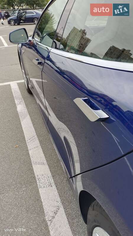 Ліфтбек Tesla Model S 2016 в Києві