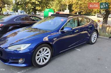Лифтбек Tesla Model S 2016 в Киеве