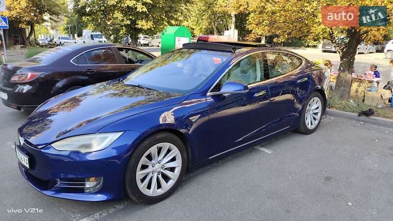 Ліфтбек Tesla Model S 2016 в Києві