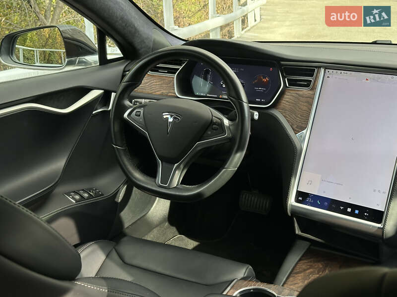 Лифтбек Tesla Model S 2018 в Киеве