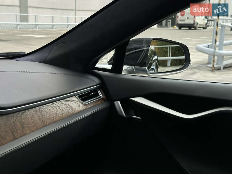 Лифтбек Tesla Model S 2018 в Киеве