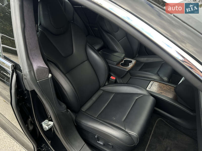 Лифтбек Tesla Model S 2018 в Киеве