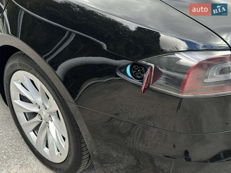 Лифтбек Tesla Model S 2018 в Киеве