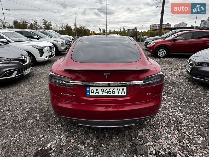 Лифтбек Tesla Model S 2015 в Киеве