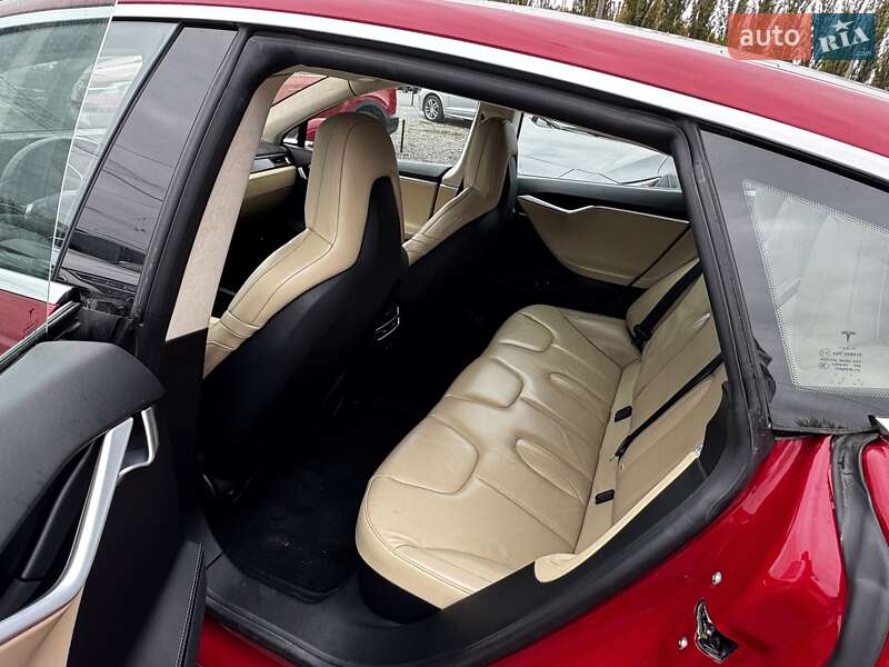 Лифтбек Tesla Model S 2015 в Киеве