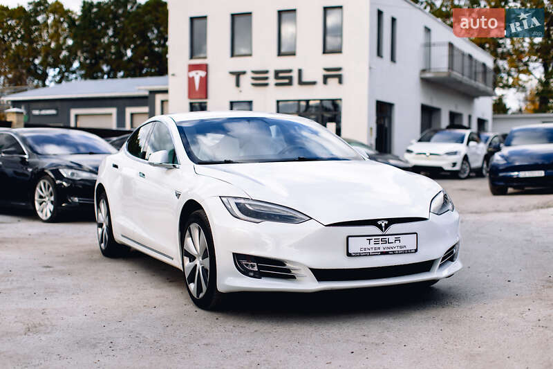Tesla Model S 2020