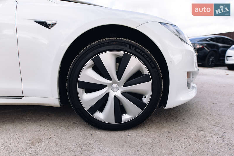 Лифтбек Tesla Model S 2020 в Виннице