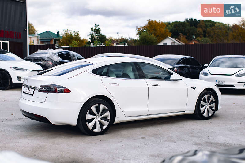 Лифтбек Tesla Model S 2020 в Виннице