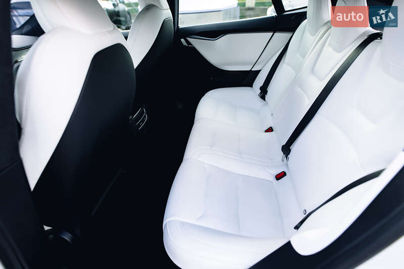 Лифтбек Tesla Model S 2020 в Виннице