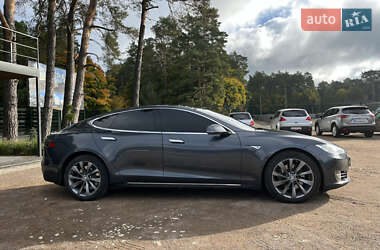 Лифтбек Tesla Model S 2015 в 