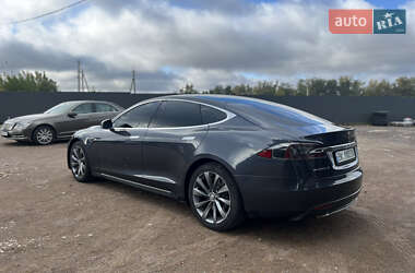 Лифтбек Tesla Model S 2015 в 