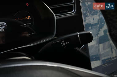 Лифтбек Tesla Model S 2015 в 