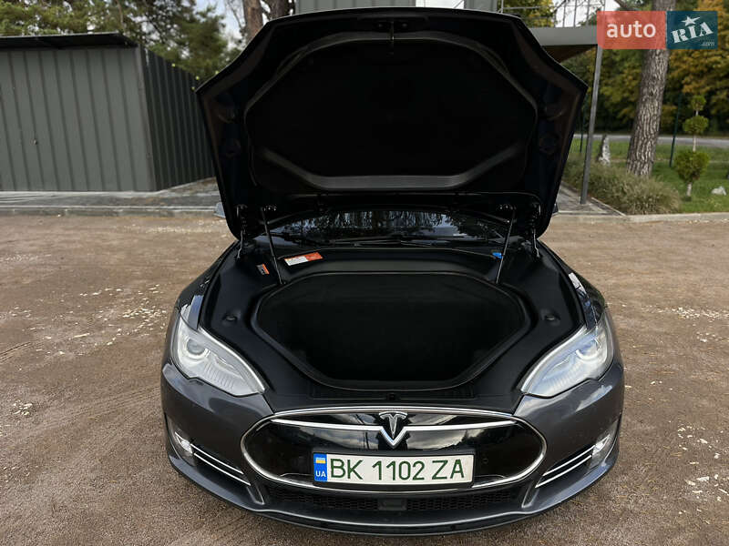 Лифтбек Tesla Model S 2015 в Ровно фото 35 Лифтбек Tesla Model S 2015 в Ровно