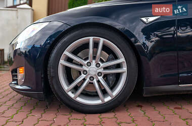 Лифтбек Tesla Model S 2013 в 