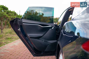 Лифтбек Tesla Model S 2013 в 